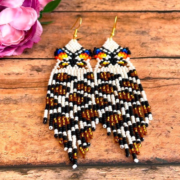 Butterfly Leopard beaded earring - Picture 4 of 5
